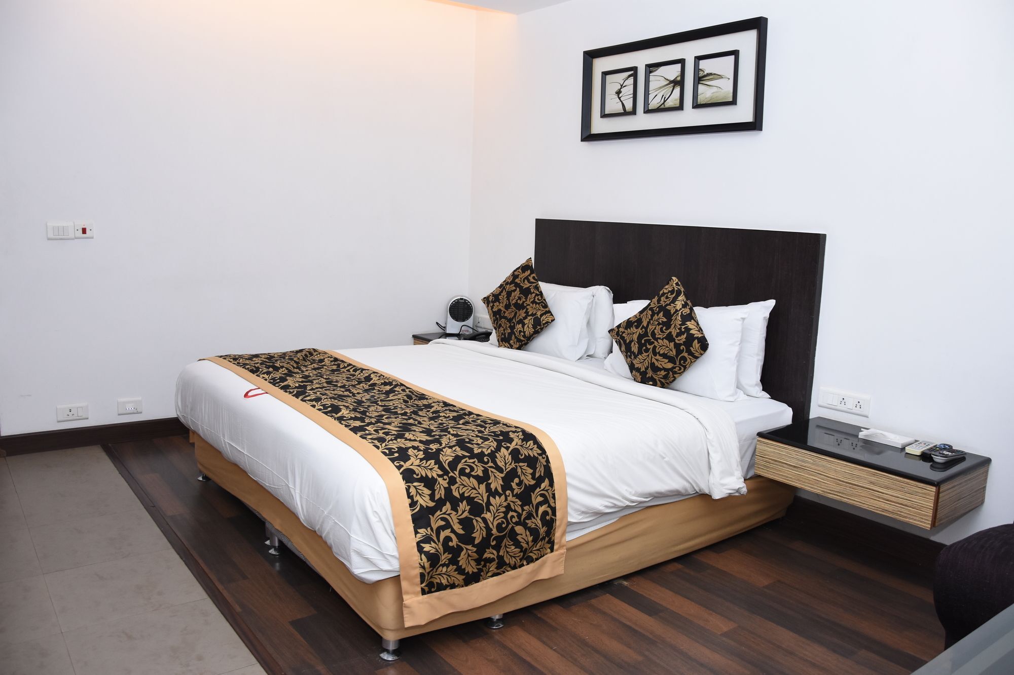 Apartment Absolute Homes Pvt Ltd *